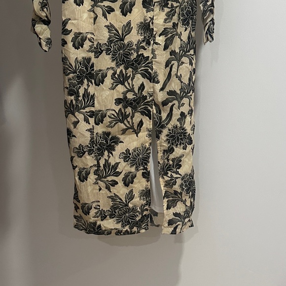 Elegant Black and Cream Floral Midi Dress - Picture 4 of 5